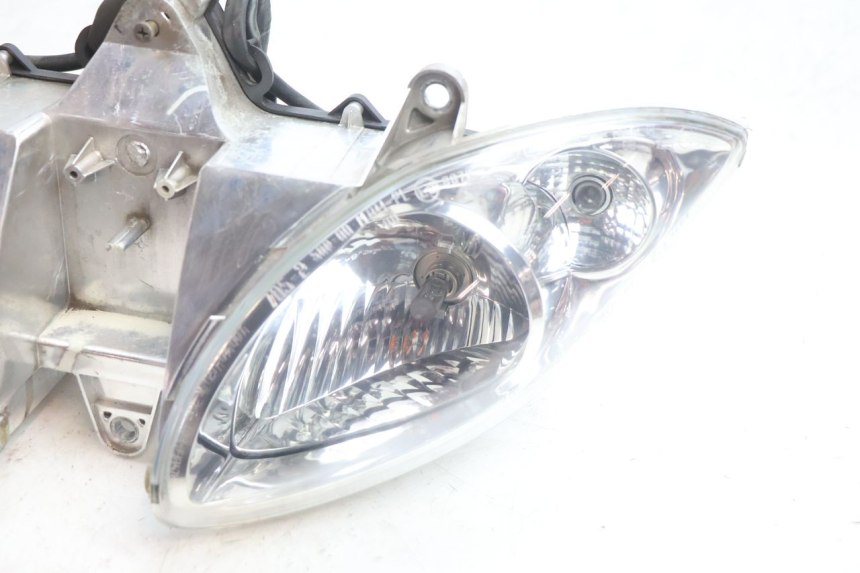 photo de PHARE AVANT PIAGGIO X9 EVOLUTION 125 (2003 - 2007) - Vue d’ensemble