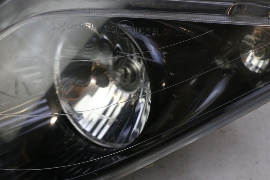 photo de PHARE AVANT PIAGGIO XEVO - X EVO 125 (2007 - 2017) - État de surface