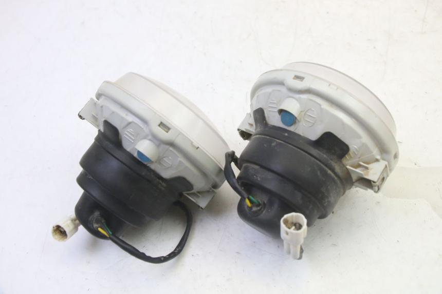 photo de PHARE AVANT YAMAHA YFM GRIZZLY 550 (2008 - 2015) - Gros plan technique