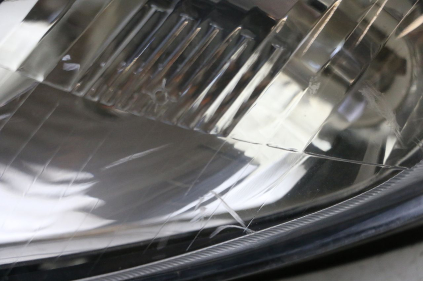 photo de PHARE AVANT YAMAHA YP MAJESTY 125 (2002 - 2006) - Points de fixation