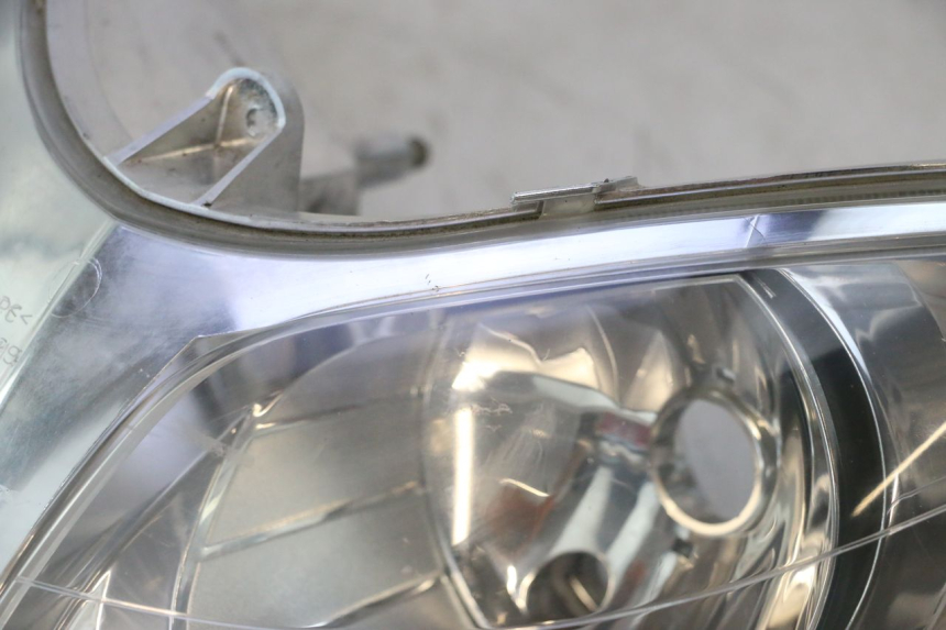 photo de PHARE AVANT YAMAHA YP MAJESTY 125 (2007 - 2010) - Marquages et références