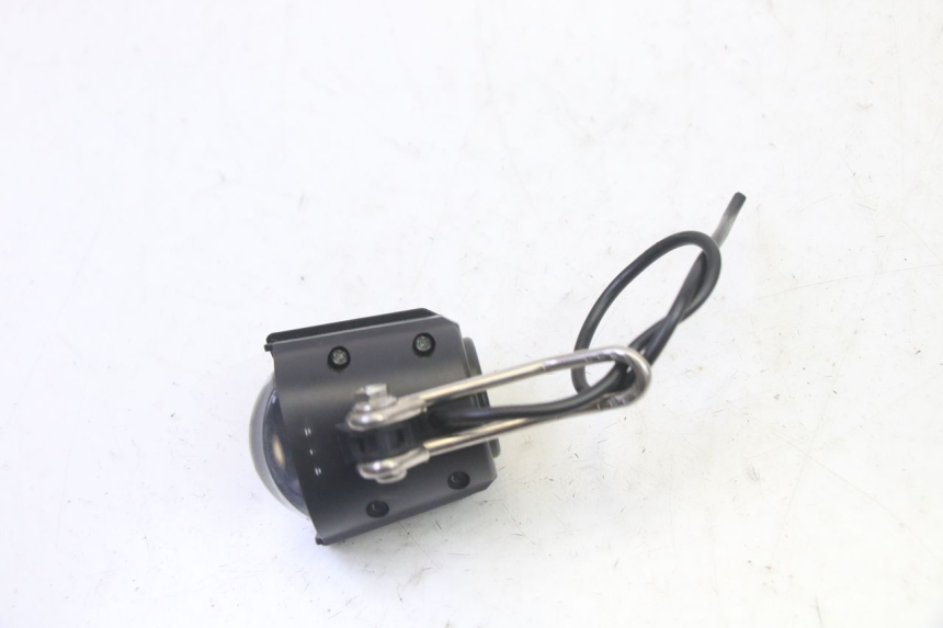 photo de PHARE AVANT MOOVWAY Z8 1 - Gros plan technique