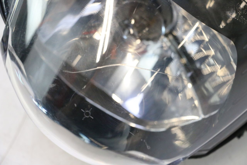 photo de PHARE AVANT PIAGGIO ZIP 2T 50 (2009 - 2019) - Gros plan technique