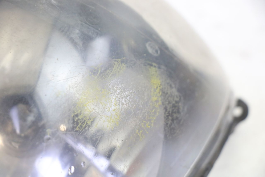 photo de PHARE AVANT PIAGGIO ZIP 4T 50 (2018 - 2020) - Zoom état d’usage