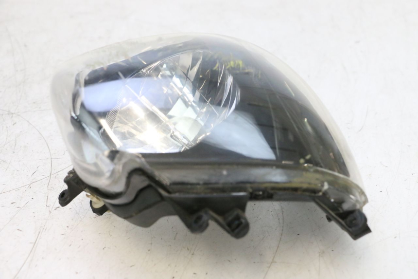 photo de PHARE AVANT PIAGGIO ZIP 4T 50 (2018 - 2020) - Gros plan technique