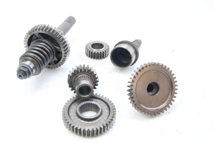 photo de PIGNON TRANSMISSION SUZUKI BURGMAN 650 (2002 - 2004) - Gros plan technique