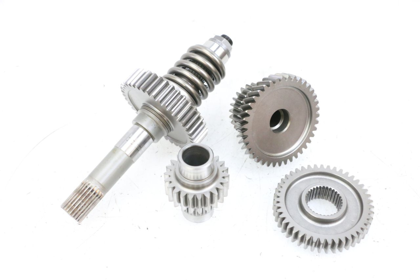 photo de PIGNON TRANSMISSION SUZUKI BURGMAN EXECUTIVE ABS 650 (2006 - 2012) - Gros plan technique