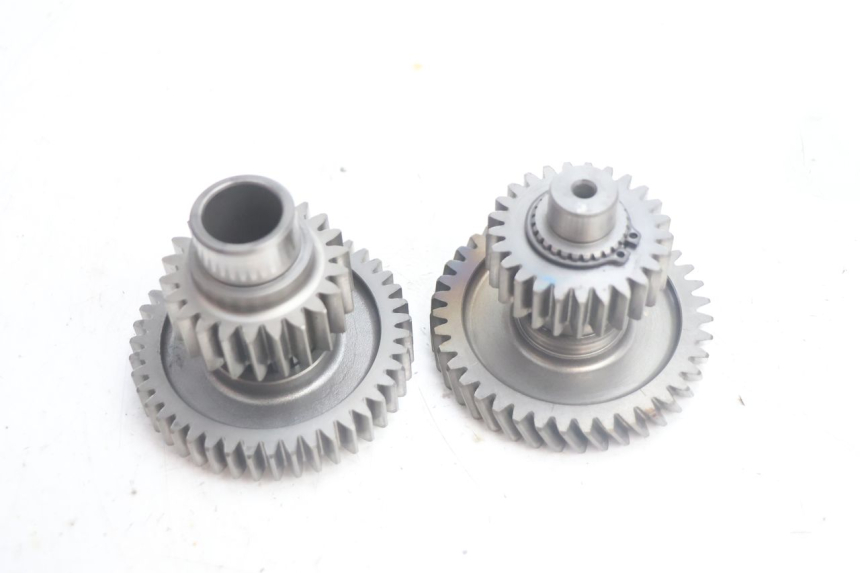 photo de PIGNON TRANSMISSION SUZUKI BURGMAN EXECUTIVE ABS 650 (2006 - 2012) - Gros plan technique