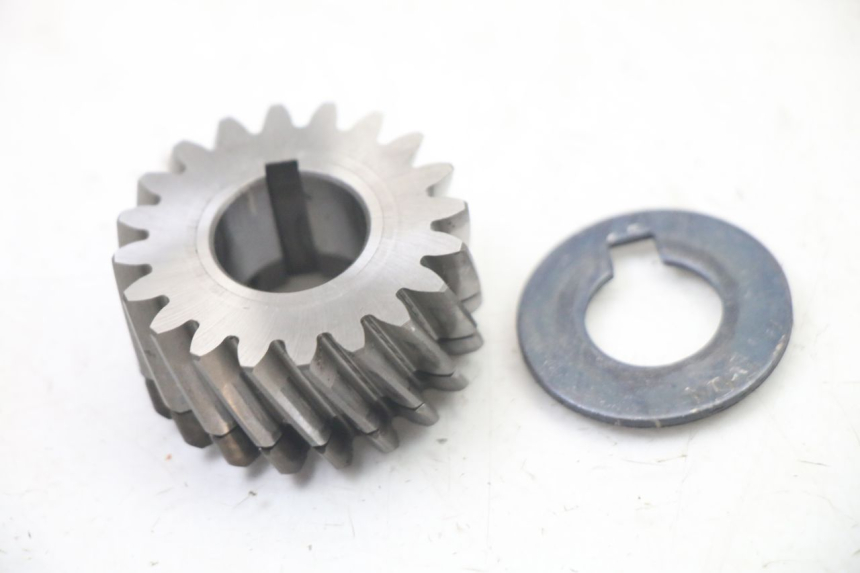 photo de PIGNON TRANSMISSION HYOSUNG GTR 125 (2006 - 2008) - Autre angle de vue