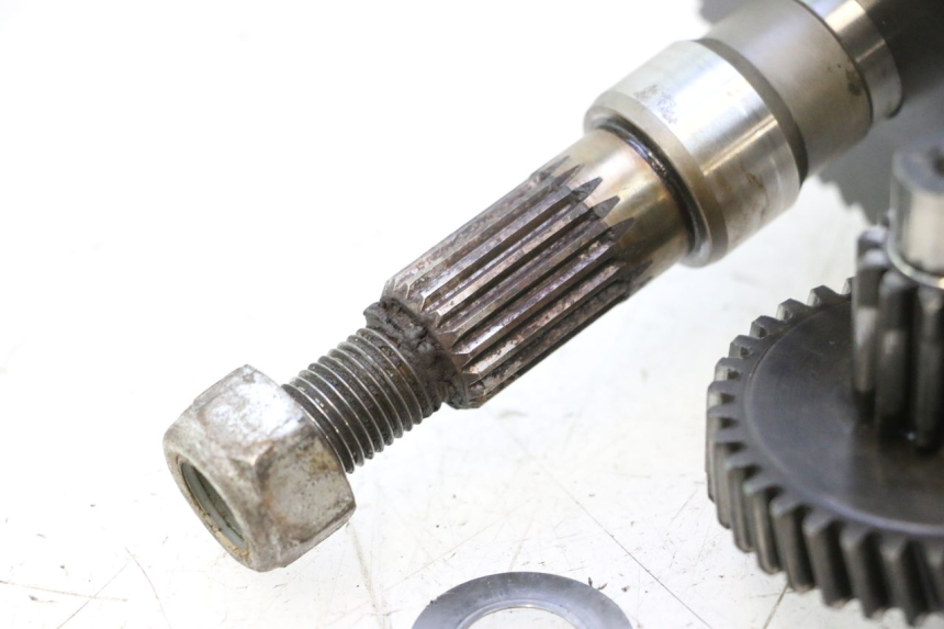 photo de PIGNON TRANSMISSION PEUGEOT LUDIX 50 (2005 - 2007) - Gros plan technique
