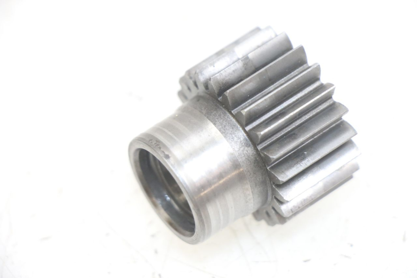 photo de PIGNON TRANSMISSION GILERA RK 50 (1996 - 1999) - Gros plan technique