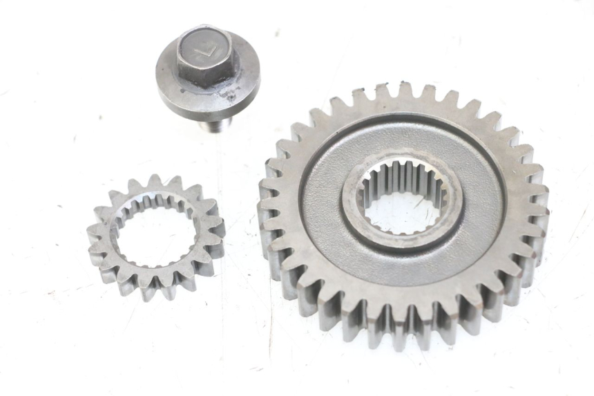 photo de PIGNON TRANSMISSION SUZUKI SV S 650 (1999 - 2002) - Gros plan technique