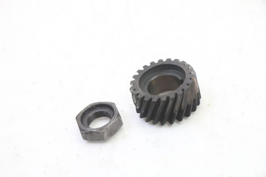 photo de PIGNON TRANSMISSION YAMAHA TDR DELTABOX 125 (1997 - 2003) - Gros plan technique