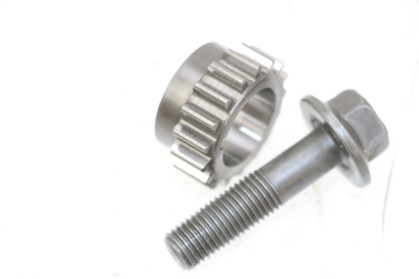 photo de PIGNON TRANSMISSION YAMAHA FZ1 FAZER 1000 (2007 - 2009) - Zoom état d’usage