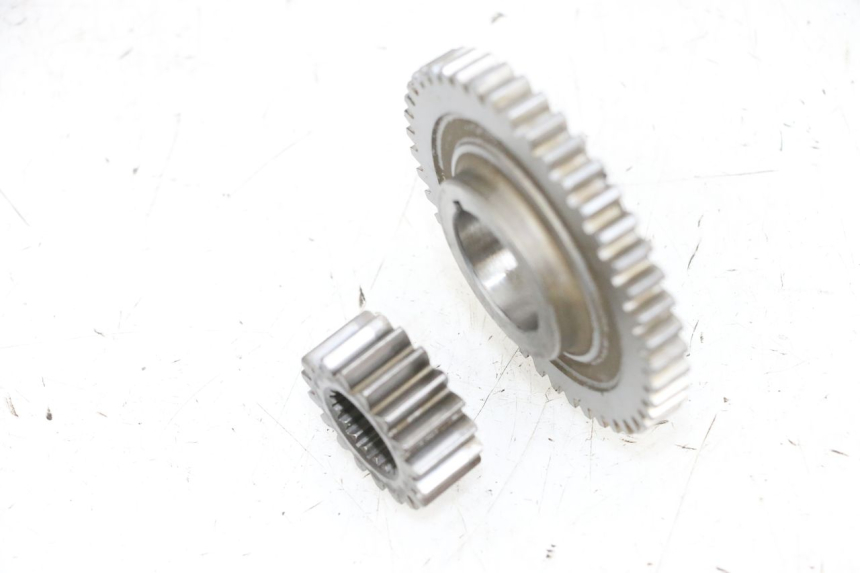 photo de PIGNON TRANSMISSION KYMCO ZING 125 (1997 - 2003) - Gros plan technique