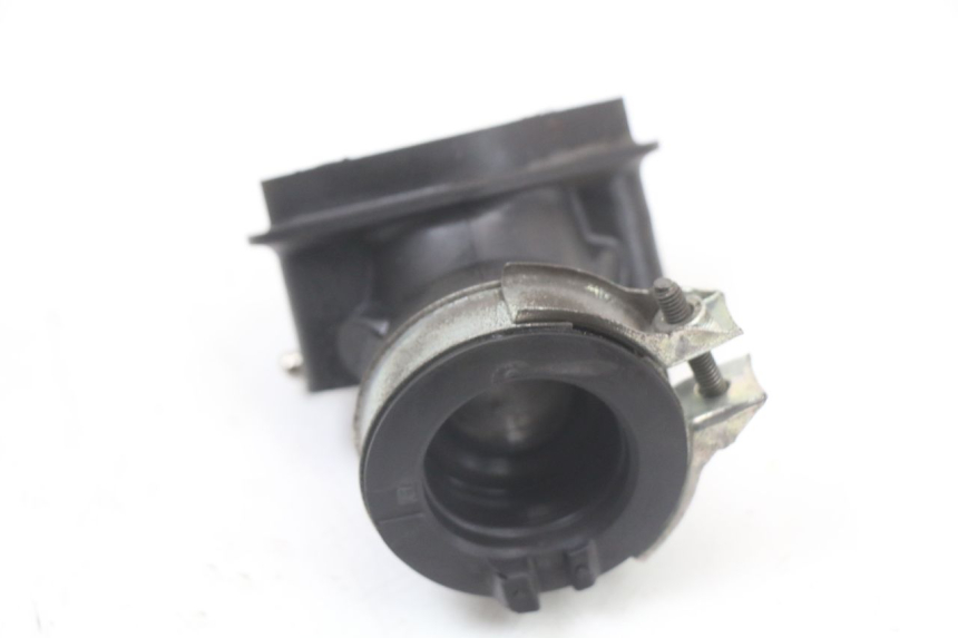 photo de PIPE D'ADMISSION KYMCO AGILITY 4T 50 (2018 - 2022) - Gros plan technique