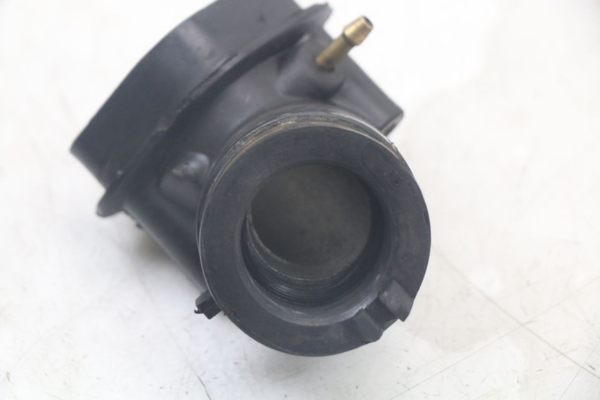 photo de PIPE D'ADMISSION JONWAY AZTRAL 125 (2008 - 2017) - Gros plan technique