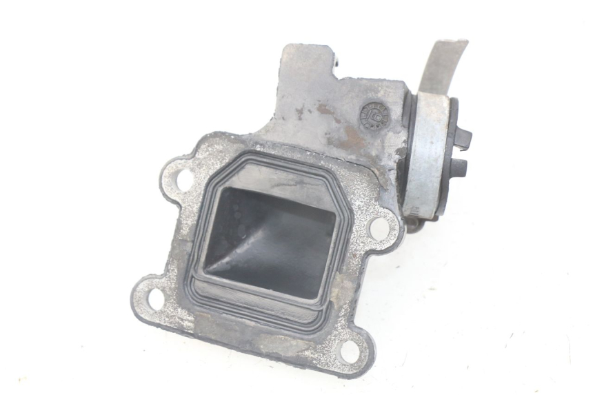 photo de PIPE ADMISSION MBK BOOSTER SPIRIT 50 (1996 - 1999) - Détail de la pièce