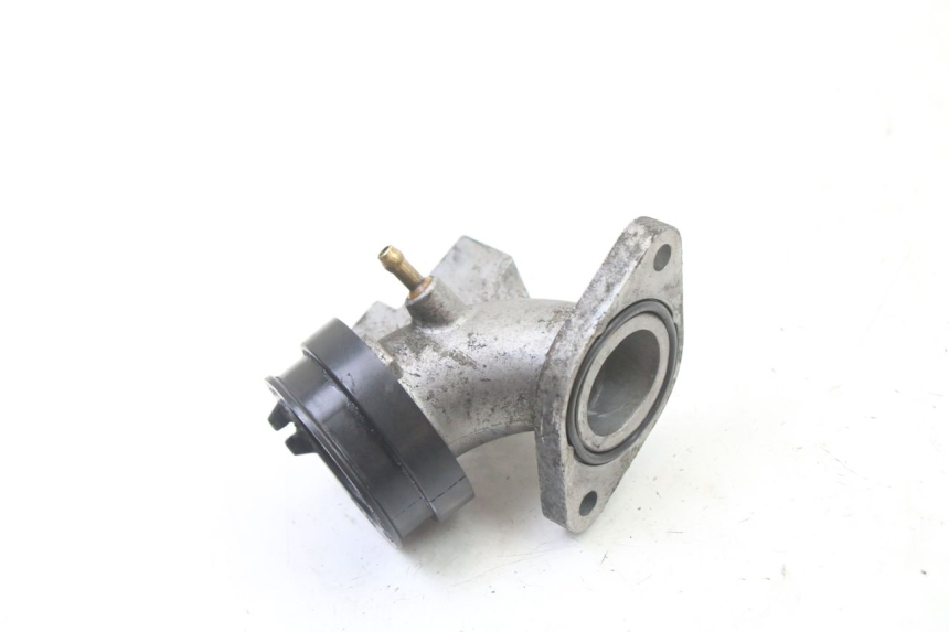 photo de PIPE D'ADMISSION SUZUKI BURGMAN 125 (2007 - 2014) - Autre angle de vue