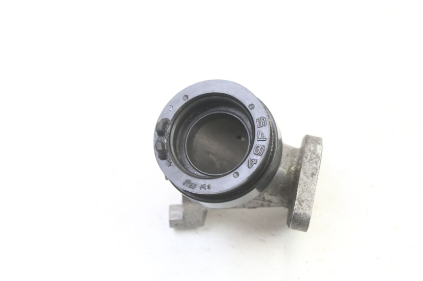 photo de PIPE D'ADMISSION SUZUKI BURGMAN 125 (2007 - 2014) - Gros plan technique