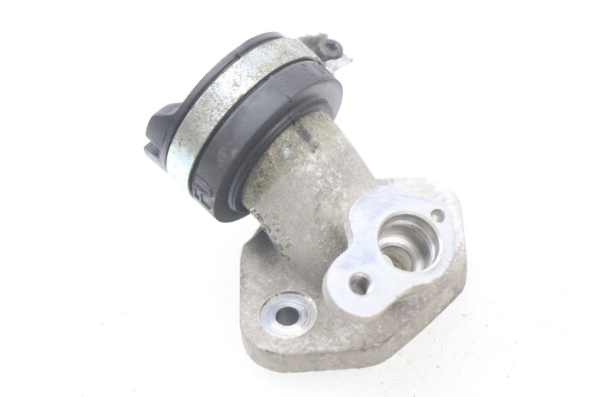 photo de PIPE ADMISSION YAMAHA BW'S BWS 125 (2010 - 2013) - Autre angle de vue