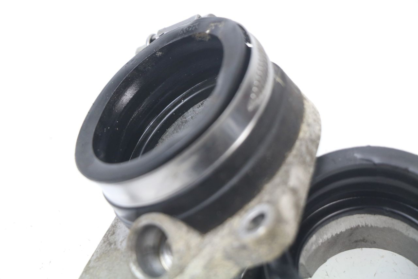 photo de PIPE ADMISSION BMW C SPORT 650 (2015 - 2021) - Zoom état d’usage