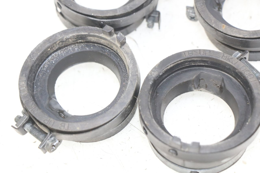 photo de PIPE D'ADMISSION HONDA CB R 1000 (2018 - 2023) - Autre angle de vue