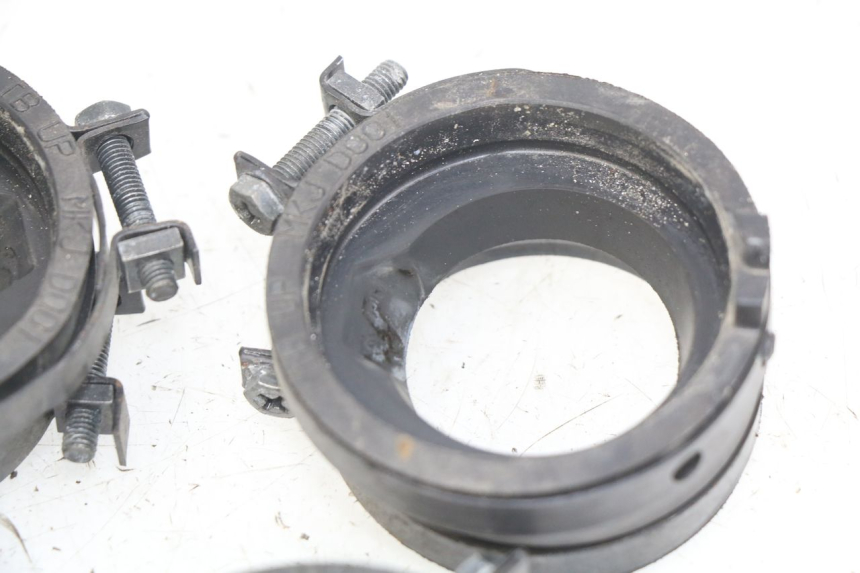 photo de PIPE D'ADMISSION HONDA CB R 1000 (2018 - 2023) - Gros plan technique