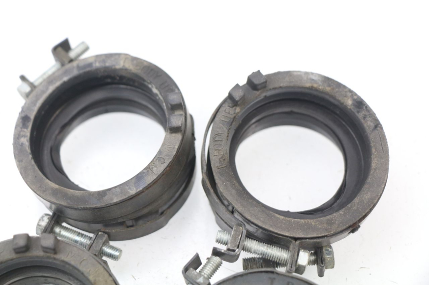 photo de PIPE ADMISSION HONDA CBR 929 RR FIREBLADE 900 (2000 - 2001) - Gros plan technique