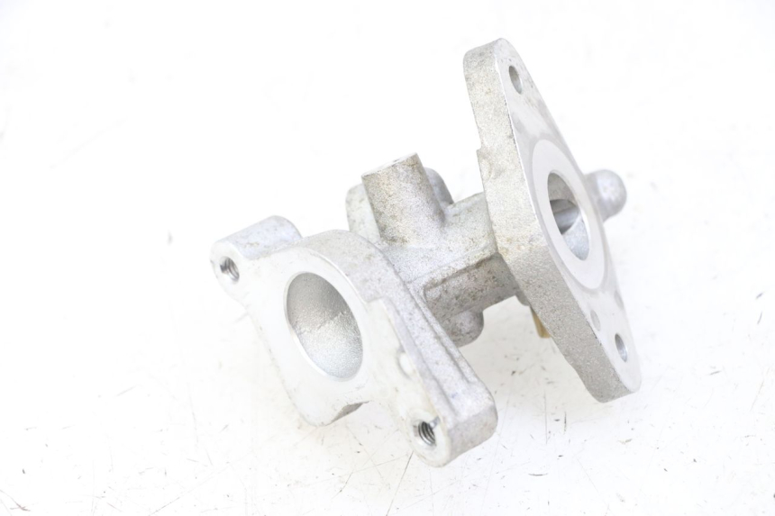 photo de PIPE ADMISSION HONDA CRF-F CRF F 110 (2019 - 2022) - Gros plan technique