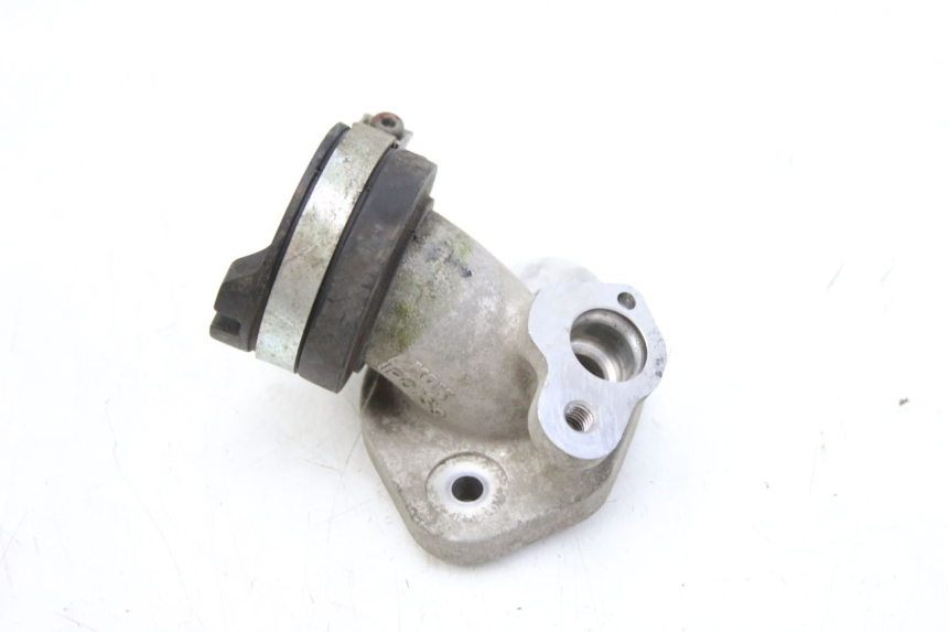 photo de PIPE D'ADMISSION YAMAHA CYGNUS X INJECTION 125 (2007 - 2013) - Gros plan technique