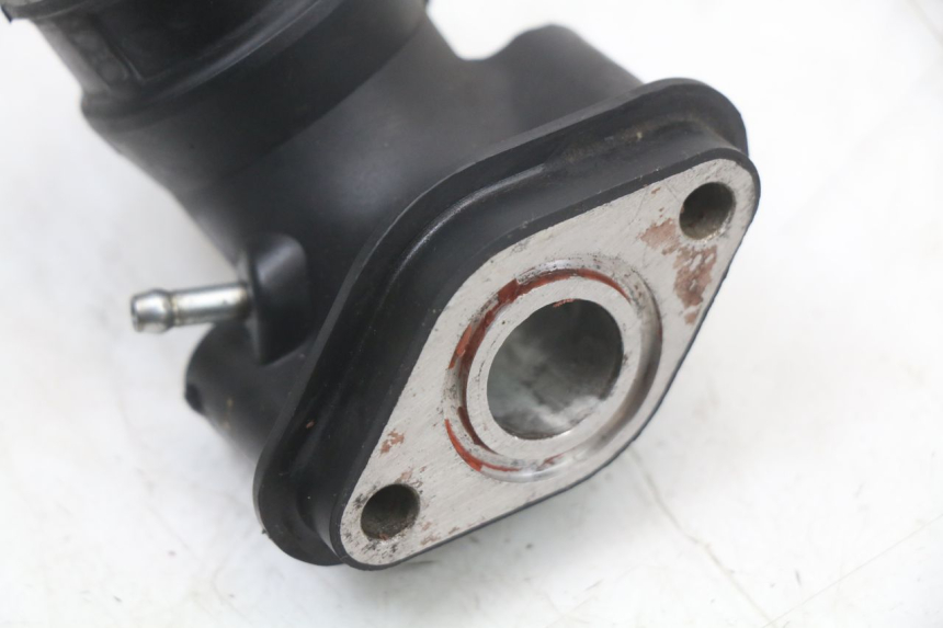 photo de PIPE D'ADMISSION KYMCO DINK 4T 50 (2007 - 2018) - Vue d’ensemble