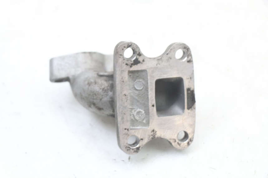 photo de PIPE ADMISSION PEUGEOT ELYSTAR 50 (2002 - 2014) - Autre angle de vue