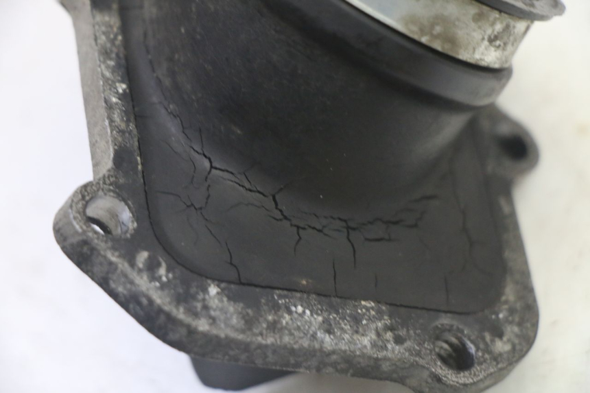 photo de PIPE ADMISSION APRILIA ETX 125 (1998 - 2002) - Gros plan technique