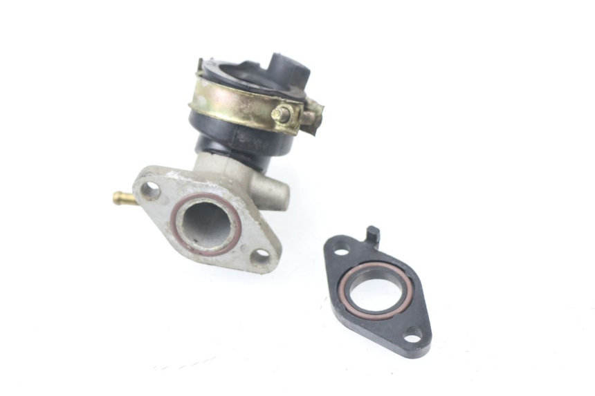 photo de PIPE ADMISSION TNT MOTOR FASTINO 4T 50 (2013 - 2019) - Zoom état d’usage