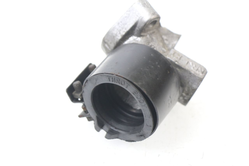 photo de PIPE D'ADMISSION HONDA FES PANTHEON 125 (2003 - 2007) - Détail de la pièce