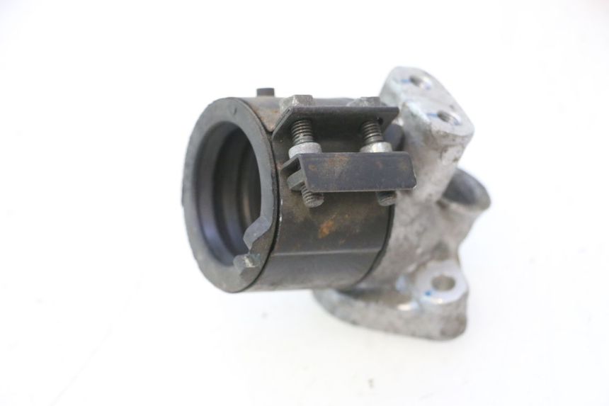 photo de PIPE D'ADMISSION HONDA FES PANTHEON 125 (2003 - 2007) - Autre angle de vue