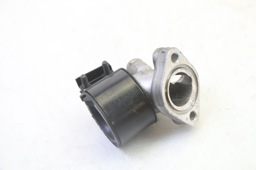 photo de PIPE D'ADMISSION HONDA FES S-WING SWING ABS 125 (2007 - 2015) - Gros plan technique