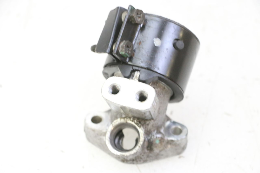 photo de PIPE D'ADMISSION HONDA FES S-WING SWING ABS 125 (2007 - 2015) - Autre angle de vue