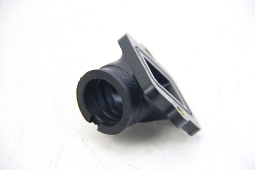 photo de PIPE D'ADMISSION PIAGGIO FLY 2T 50 (2004 - 2017) - Autre angle de vue