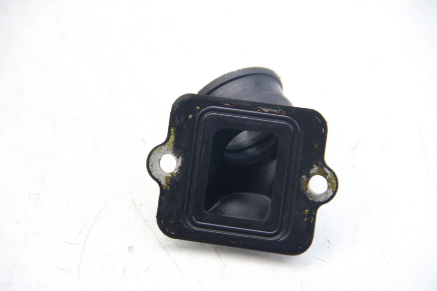 photo de PIPE D'ADMISSION PIAGGIO FLY 2T 50 (2004 - 2017) - Gros plan technique