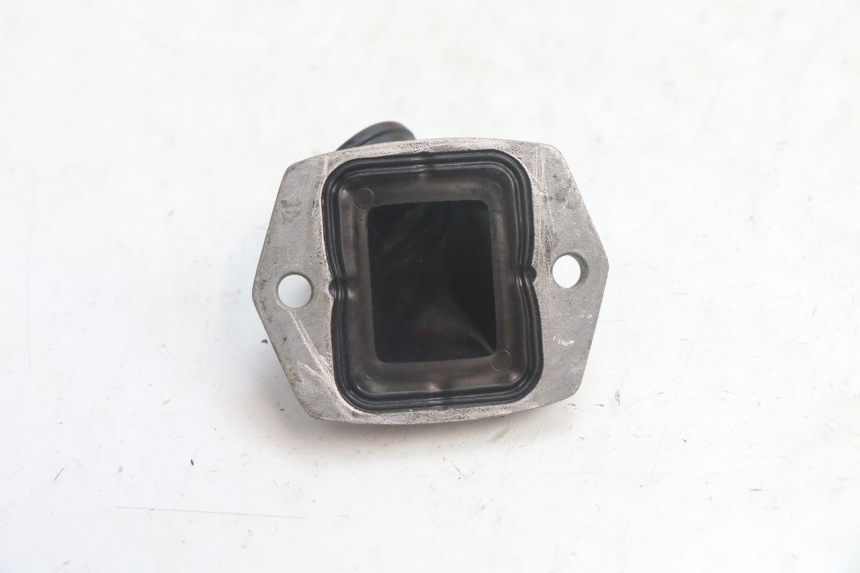 photo de PIPE D'ADMISSION PIAGGIO FLY 2T 50 (2004 - 2017) - Zoom état d’usage