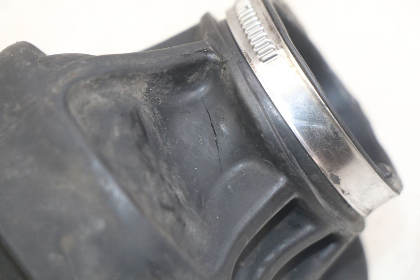 photo de PIPE D'ADMISSION GILERA GP 800 (2007 - 2013) - Gros plan technique