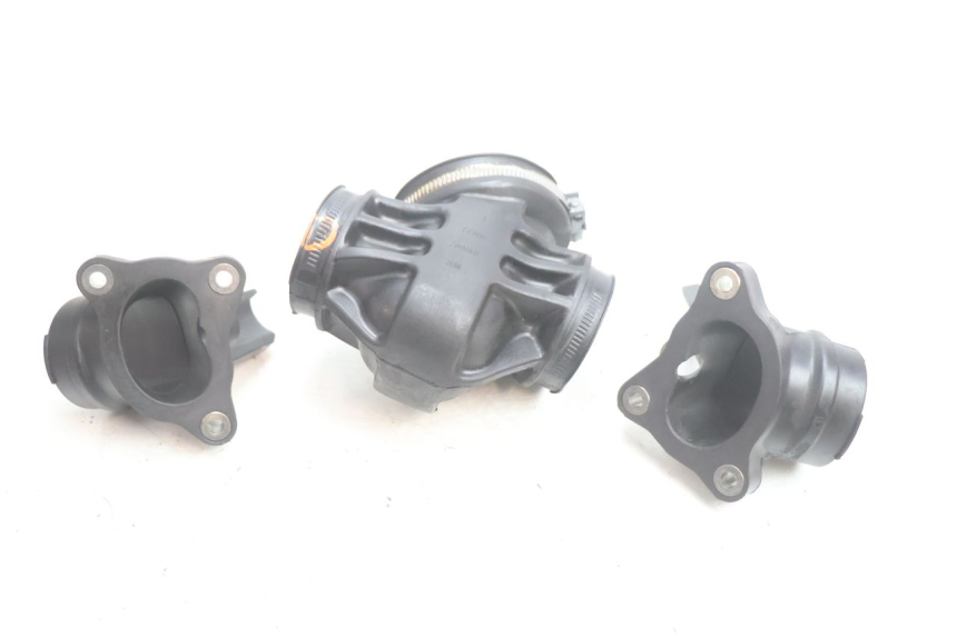photo de PIPE D'ADMISSION GILERA GP 800 (2007 - 2013) - Zoom composants