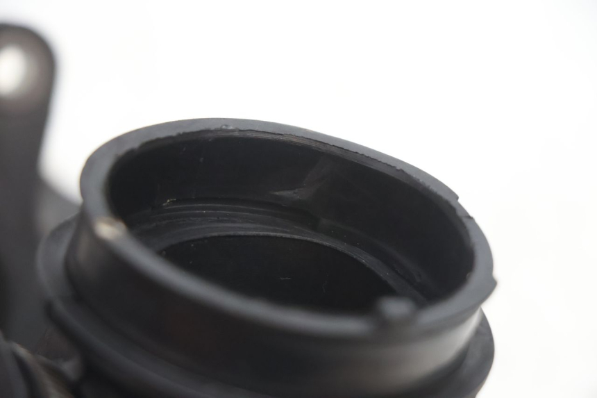 photo de PIPE D'ADMISSION GILERA GP 800 (2007 - 2013) - Pièce contrôlée