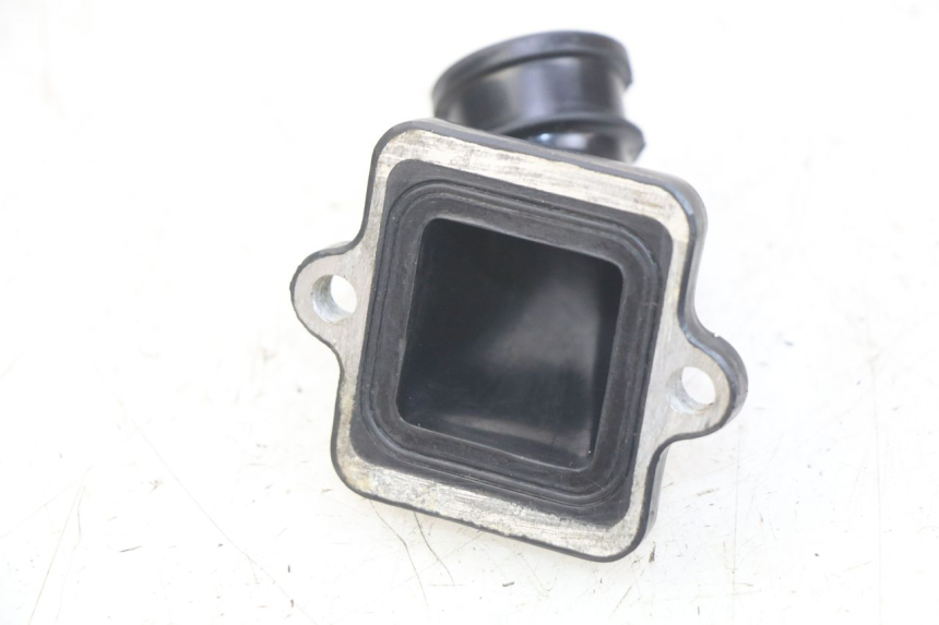 photo de PIPE D'ADMISSION PEUGEOT KISBEE 2T 50 (2010 - 2017) - Détail de la pièce