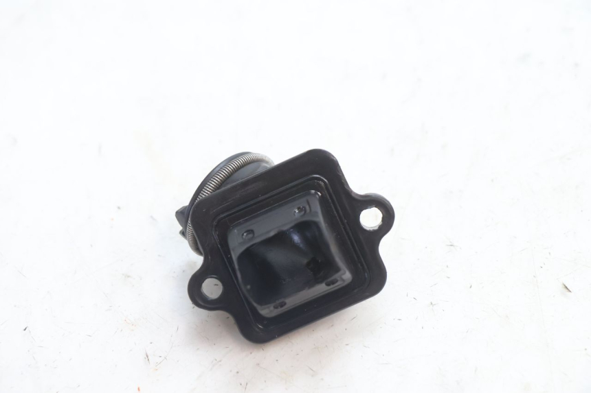 photo de PIPE ADMISSION PEUGEOT KISBEE 2T 50 (2018 - 2022) - Autre angle de vue