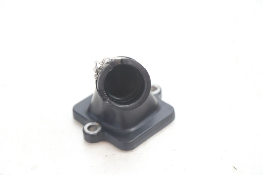 photo de PIPE D'ADMISSION PEUGEOT KISBEE 2T 50 (2010 - 2017) - Zoom état d’usage