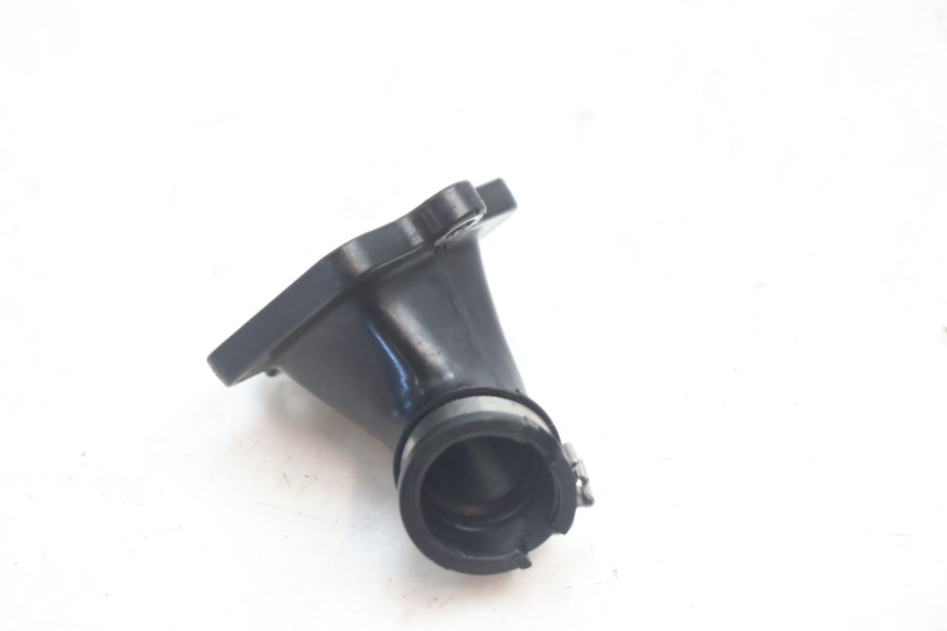photo de PIPE D'ADMISSION PEUGEOT KISBEE 2T 50 (2010 - 2017) - Gros plan technique