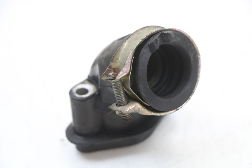 photo de PIPE D'ADMISSION PEUGEOT KISBEE 4T 50 (2010 - 2017) - Zoom état d’usage